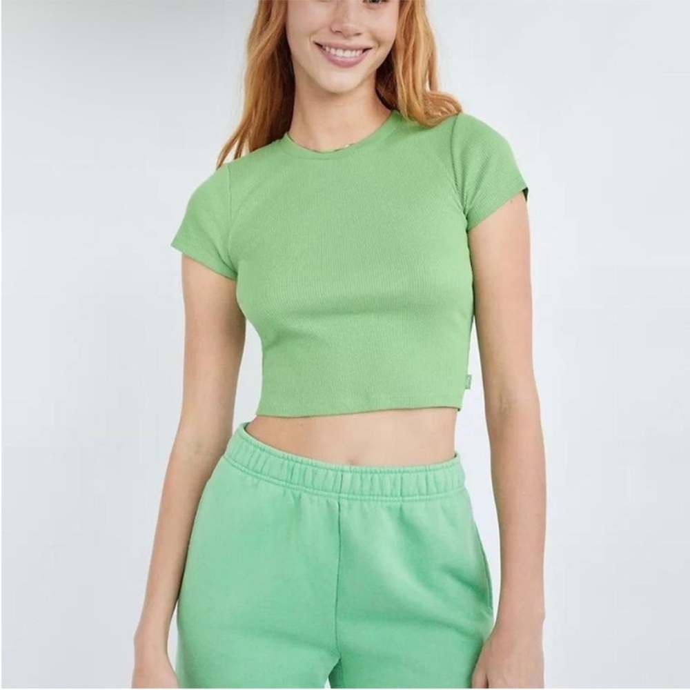 Aritzia TNA Green Ribbed Baby Tee
